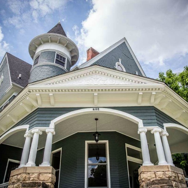 Architecturally magnificent Victorian style historic home tour (Beloit, WI). #victorianhome #interiordesign #hometour #homerenovation #historichome