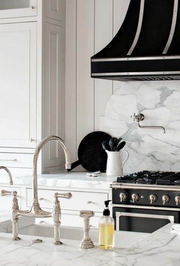 Classic white modern farmhouse interior design by Jaimee Rose Interiors. #interiordesign #modernfarmhouse #kitchendesign