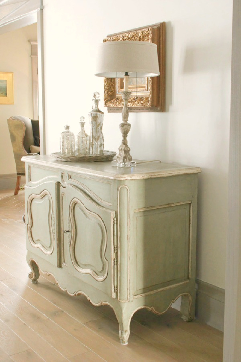 Beautiful French console in rustically elegant European country cottage - Desiree of Beljar Home and DecordeProvence. #europeancountry #cottagestyleinteriors
