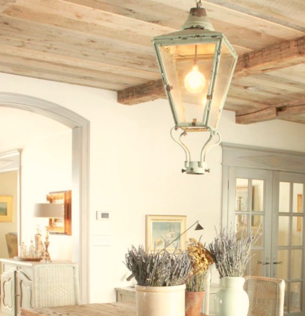 Gustavian and French decor inspiration from a beautiful custom cottage in Utah - Decor de Provence. #frenchcountry #interiordesign #frenchcottage