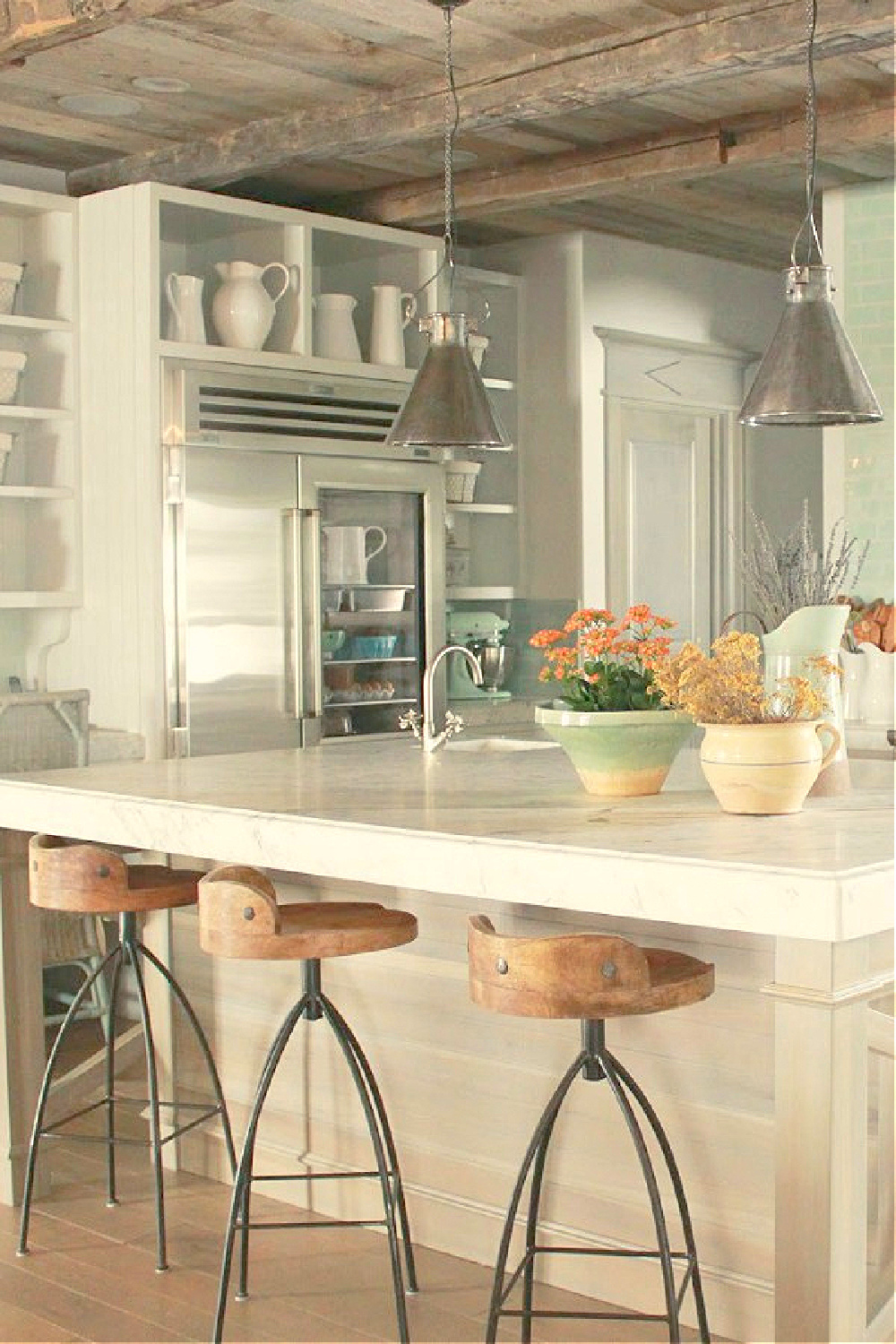 Kitchen in rustically elegant European country cottage - Desiree of Beljar Home and DecordeProvence. #europeancountry #cottagestyleinteriors