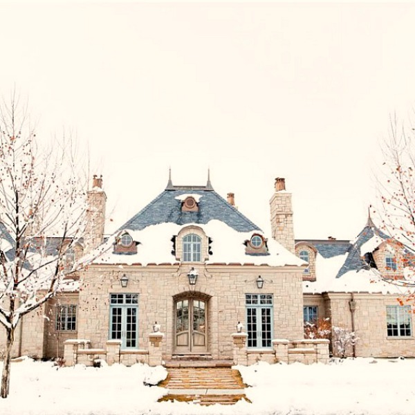 French chateau with stone exterior and Gustavian details - Decor de Provence. #frenchhome #frenchchateau #houseexterior #stonehouses