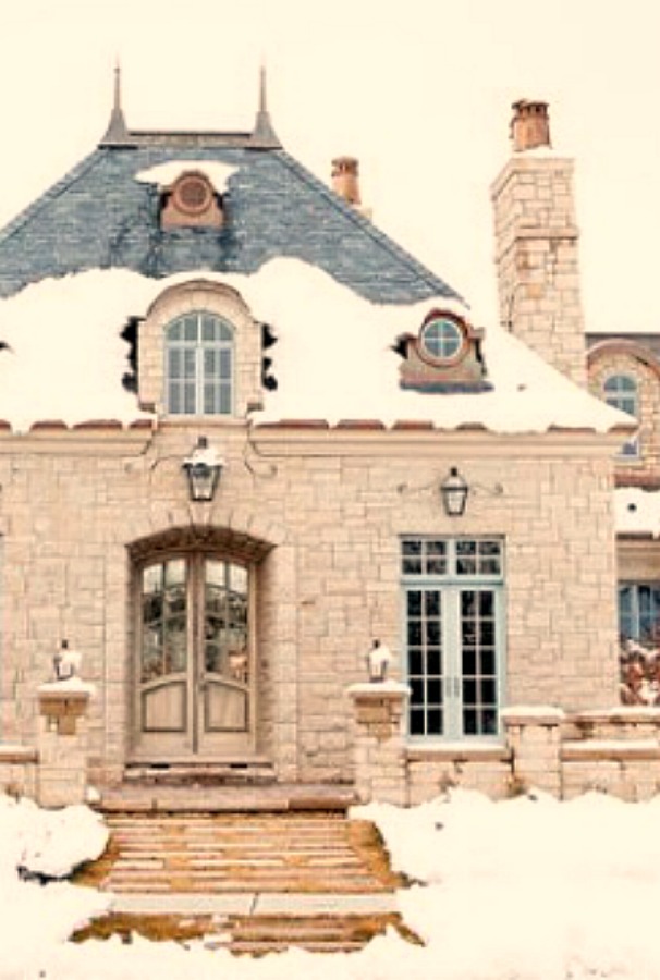 French chateau with stone exterior and Gustavian details - Decor de Provence. #frenchhome #frenchchateau #houseexterior #stonehouses