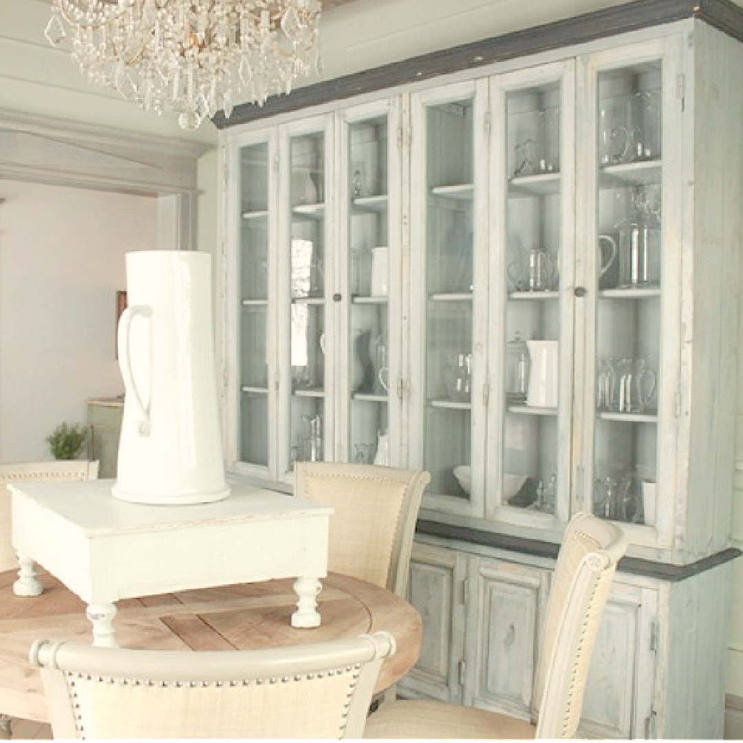 Dining room in rustically elegant European country cottage - Desiree of Beljar Home and DecordeProvence. #europeancountry #cottagestyleinteriors