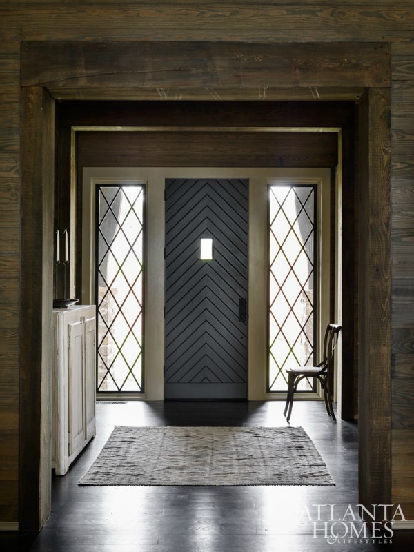 Timeless architecture and design by Atlanta-based Jeffrey Dungan who mixes rustic with elegant in luxury home design. #architecture #luxuryhome #jeffreydungan #timelessdesign #sophisticateddesign