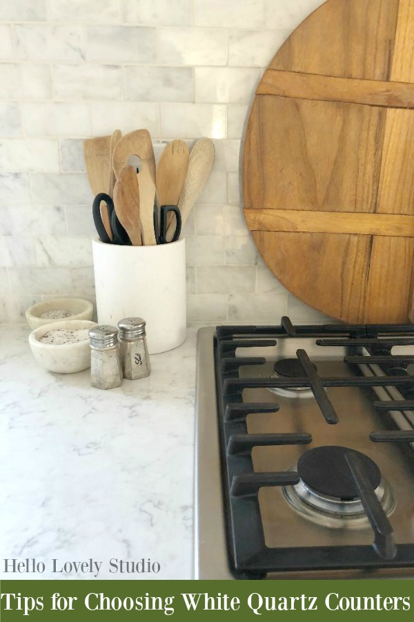 Tips for choosing white quartz counters on Hello Lovely. #whitequartz #quartzcountertop