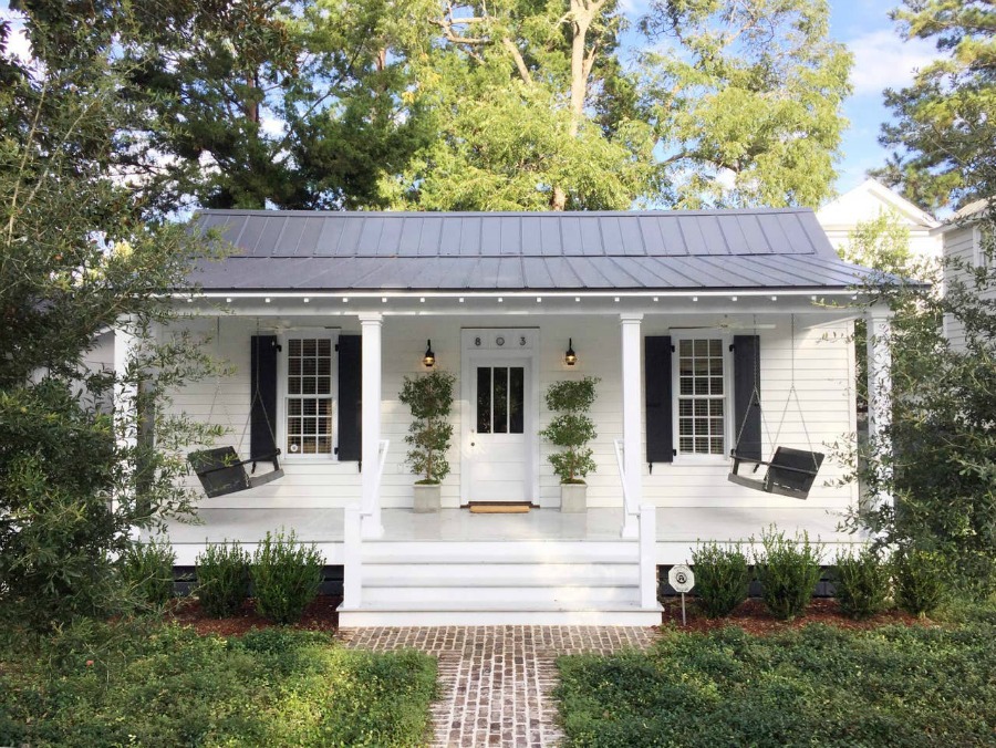 Adorable white 1800s cottage in Beaufort. #whitecottage #houseexterior #historiccottage