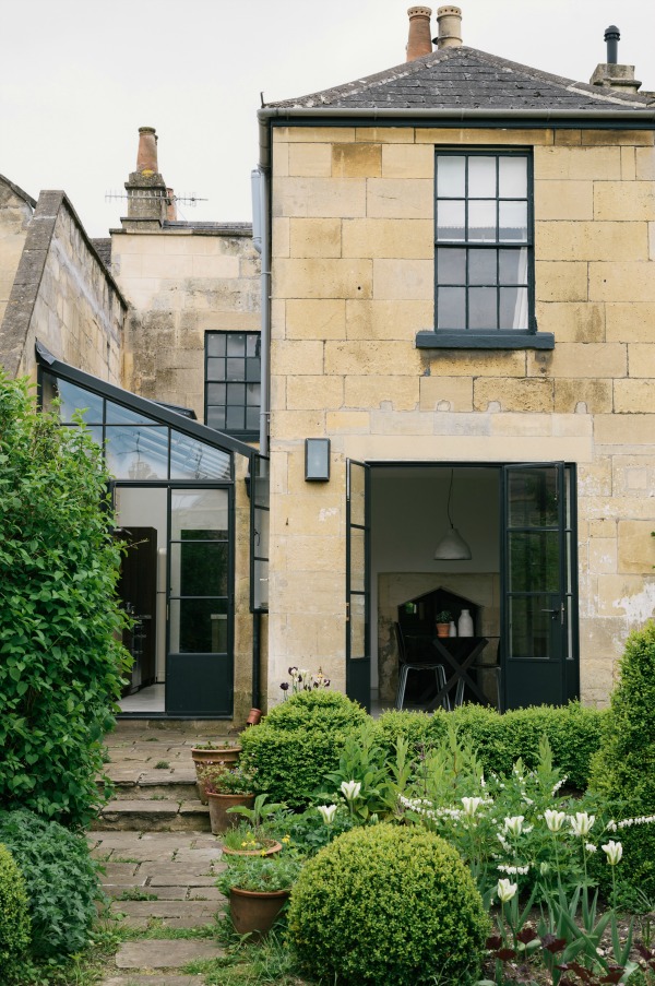 Beautiful stone exterior of a lovely home in Bath. #englishcountry #houseexterior #bathstone