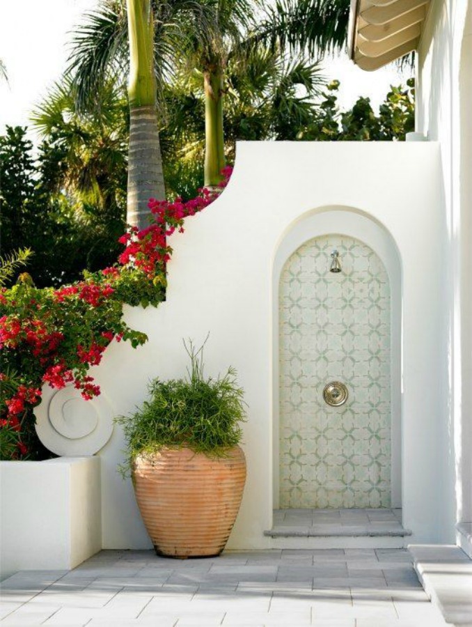 Lovely luxurious tropical white outdoor shower with arched details and large pots. #outdoorshower #lucuryhomes