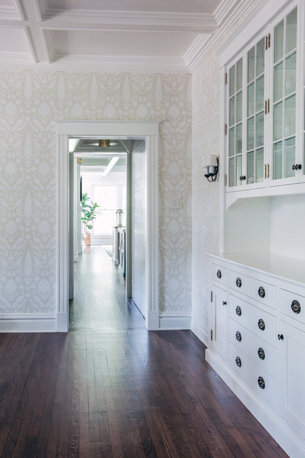 Beautiful muted traditional style wallpaper in a dining room with classic builtins - Edward Deegan Architects.