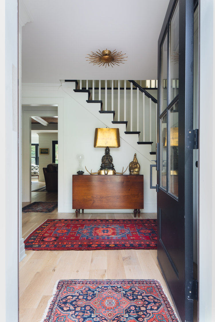 Timeless, traditional, and classic, this black and white modern farmhouse entry by Edward Deegan feels approachable yet luxurious. #modernfarmhouse #interiordesign #blackandwhite #entry