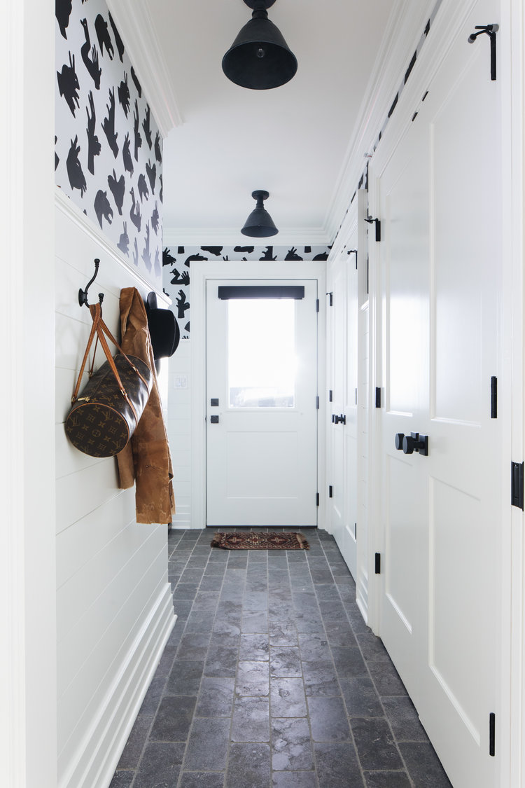 Timeless, traditional, and classic, this black and white modern farmhouse entry by Edward Deegan feels approachable yet luxurious. #modernfarmhouse #interiordesign #blackandwhite #entry