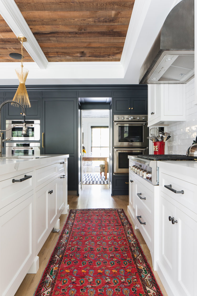 Timeless, traditional, and classic, this black and white modern farmhouse kitchen by Edward Deegan feels approachable yet luxurious. #modernfarmhouse #interiordesign #blackandwhite #kitchendesign