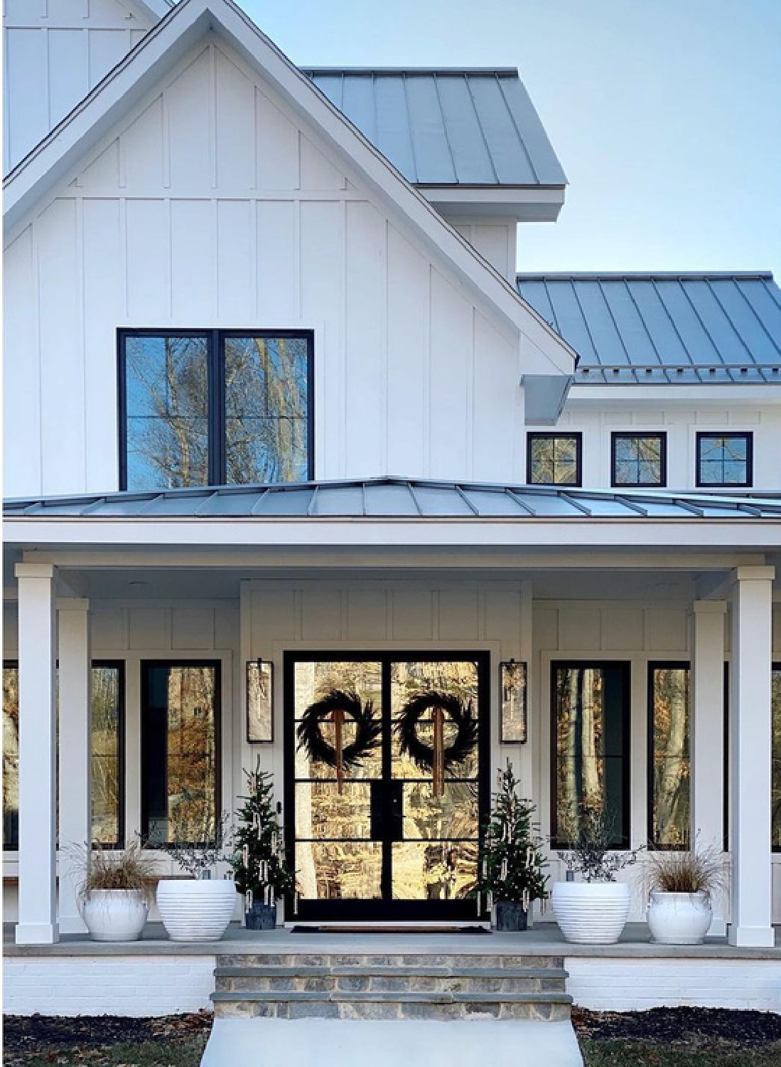 Sherwin Williams Extra White paint color on a gorgeous modern farmhouse exterior - @virginia.farmhouse.project #extrawhite #whitepaintcolors #modernfarmhouse #houseexteriors