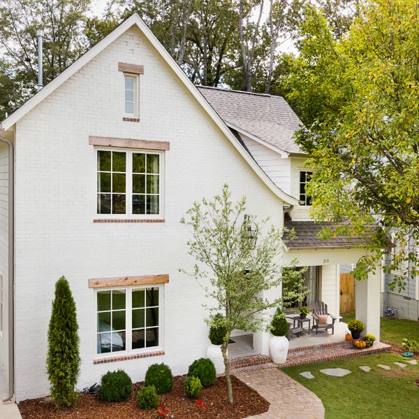 Beautiful white modern farmhouse house exterior in Birmingham - Willow Homes. #whitehouseexterior #houseexterior #housedesign #modernfarmhouse