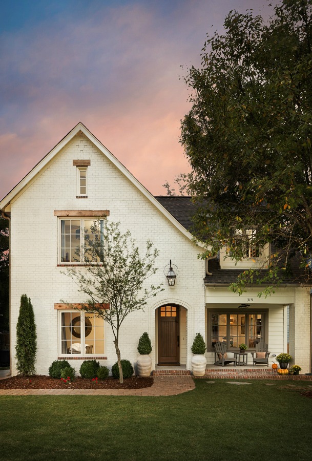 Beautiful white modern farmhouse house exterior in Birmingham - Willow Homes. #whitehouseexterior #houseexterior #housedesign #modernfarmhouse