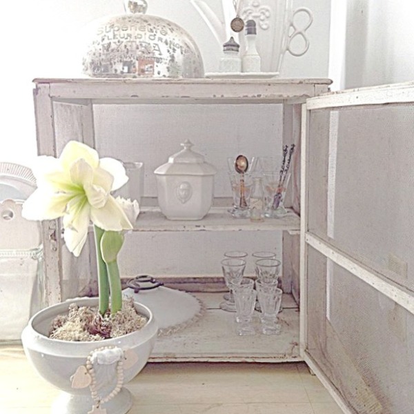 Gentle white on white decor scheme in a Nordic French interior by My Petite Maison. #whitedecor #toneontone #swedishdecor #nordicfrench #whitecountrydecor #interiordesign