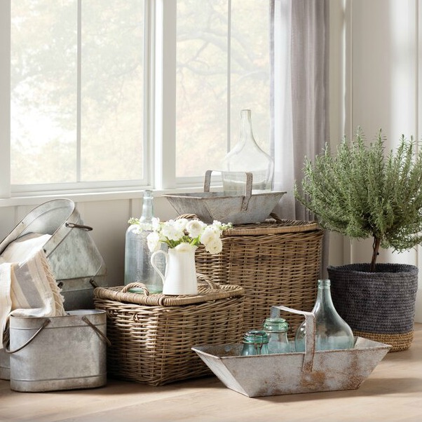 Rustic French picnic baskets for Country French inspired rooms! #frenchbasket #frenchcountrydecor #baskets