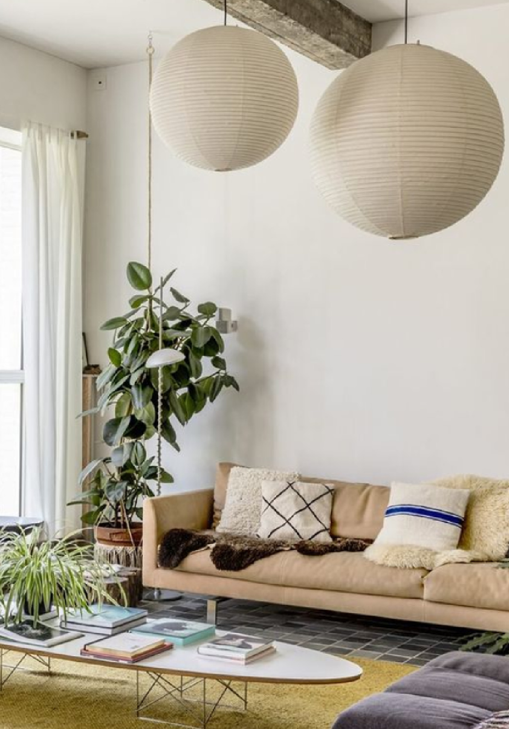 Scandi style living room with dramatic woven lanterns, houseplants, neutrals, and midcentury style - Elle Decor Sweden.