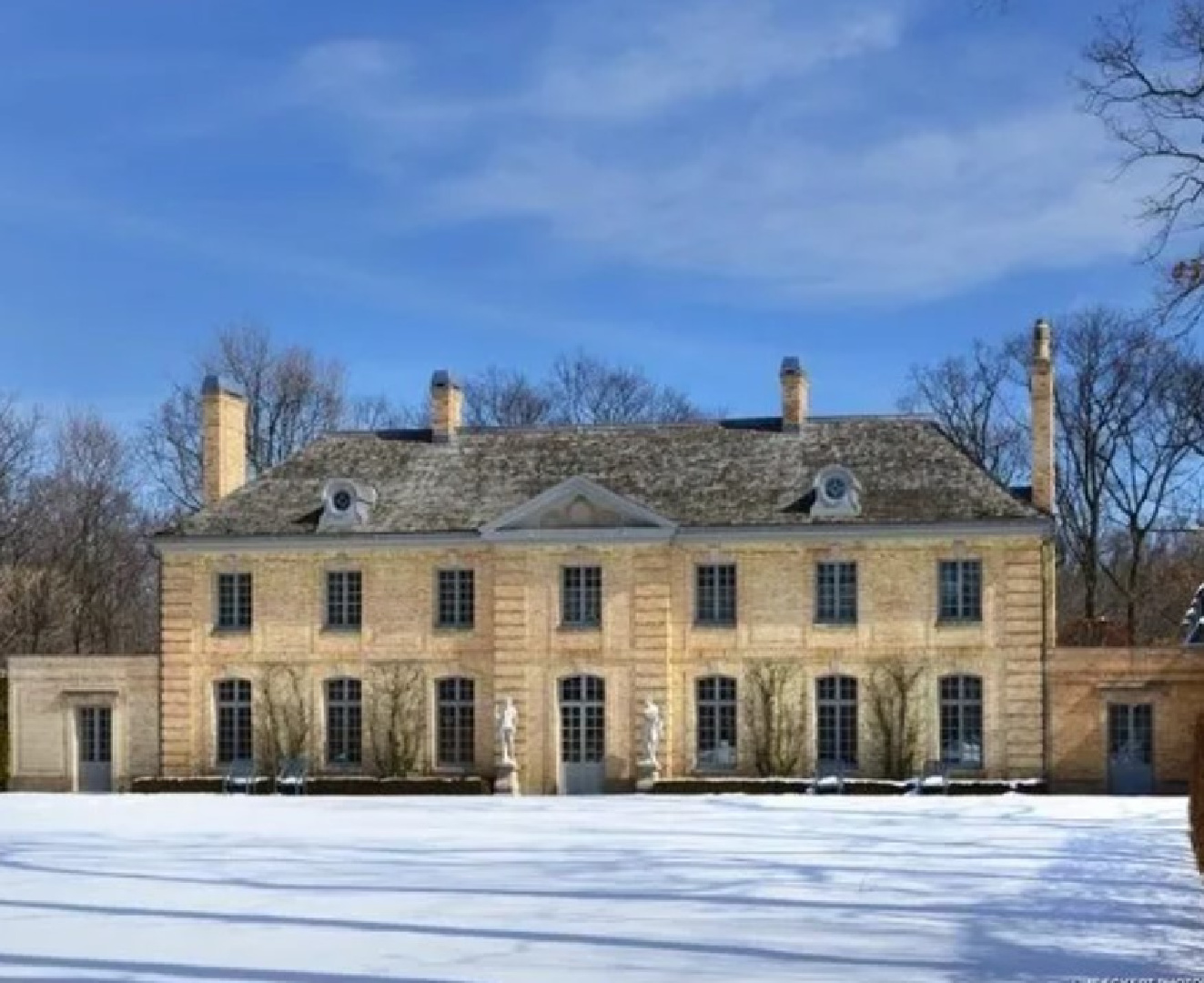 David Adler La Lanterne Mansion in Lake Bluff, IL - front exterior.