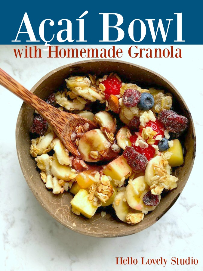 Homemade Granola Acai Bowl - learn Hello Lovely's recipe and sources for the most delicious healthy and wholesome breakfast bowl! #acaibowl #breakfastrecipes #granolarecipes