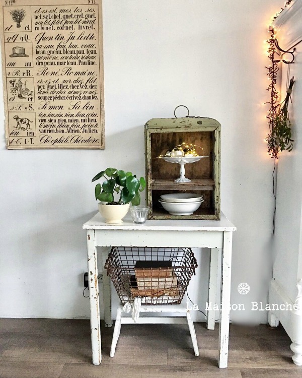 Rustic and vintage chic vignette with French Nordic style by La Maison Blanche. #frenchnordic #vintagestyle #rusticdecor
