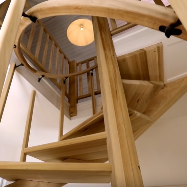 Beautiful and sculptural wood spiral staircase in a vintage cottage renovated by Leanne Ford. #spiralstaircase #leanneford #interiordesign #vintagemodern