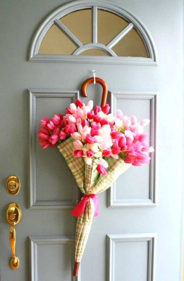 April Showers Umbrella Spring Wreath with Tulips for front door - Random Thoughts Home. #springwreath #springcraft #tulipwreath #aprilshowers