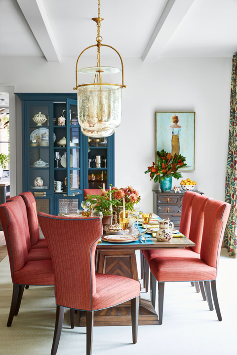 Colorful traditional dining room designed by Sherry Hart in House Beautiful 2018. #traditionalstyle #diningrooms #colorful #interiordesign