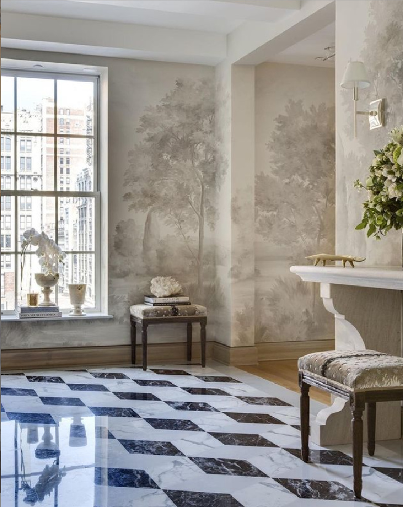 Breathtaking mural (Susan Harter's Barringtons Grisaille) in a lovely home by @bennettleifer. #mural #susanharter