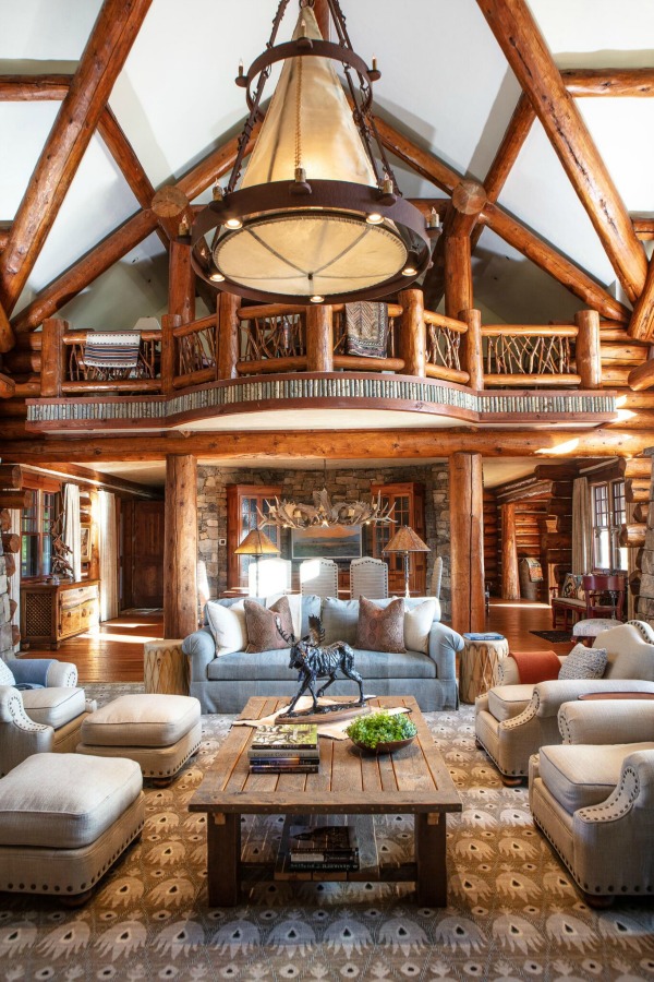 Handsome, rugged, and rustic yet sophisticated and luxurious, this Tom Stringer designed interior oozes comfort. #interiordesign #mountainlodge #luxuryhome #rusticluxe