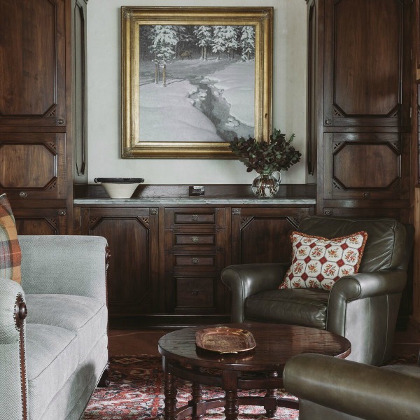 Handsome, rugged, and rustic yet sophisticated and luxurious, this Tom Stringer designed interior oozes comfort. #interiordesign #mountainlodge #luxuryhome #rusticluxe