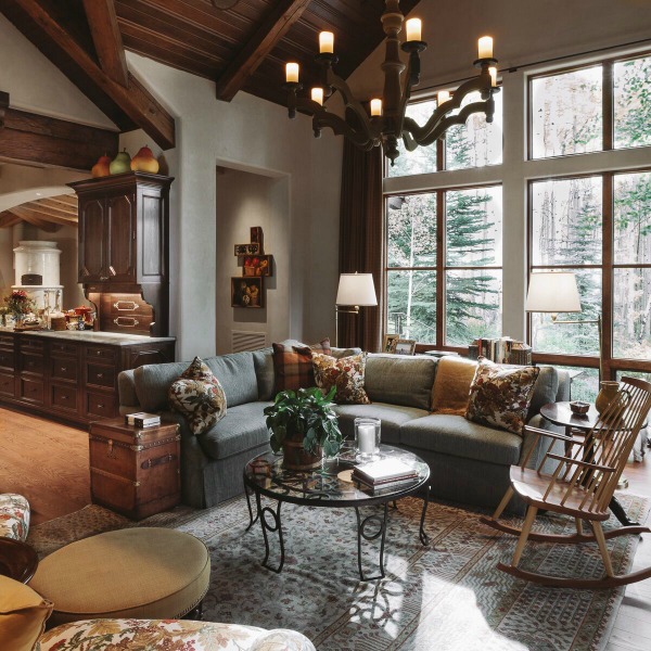 Handsome, rugged, and rustic yet sophisticated and luxurious, this Tom Stringer designed interior oozes comfort. #interiordesign #mountainlodge #luxuryhome #rusticluxe