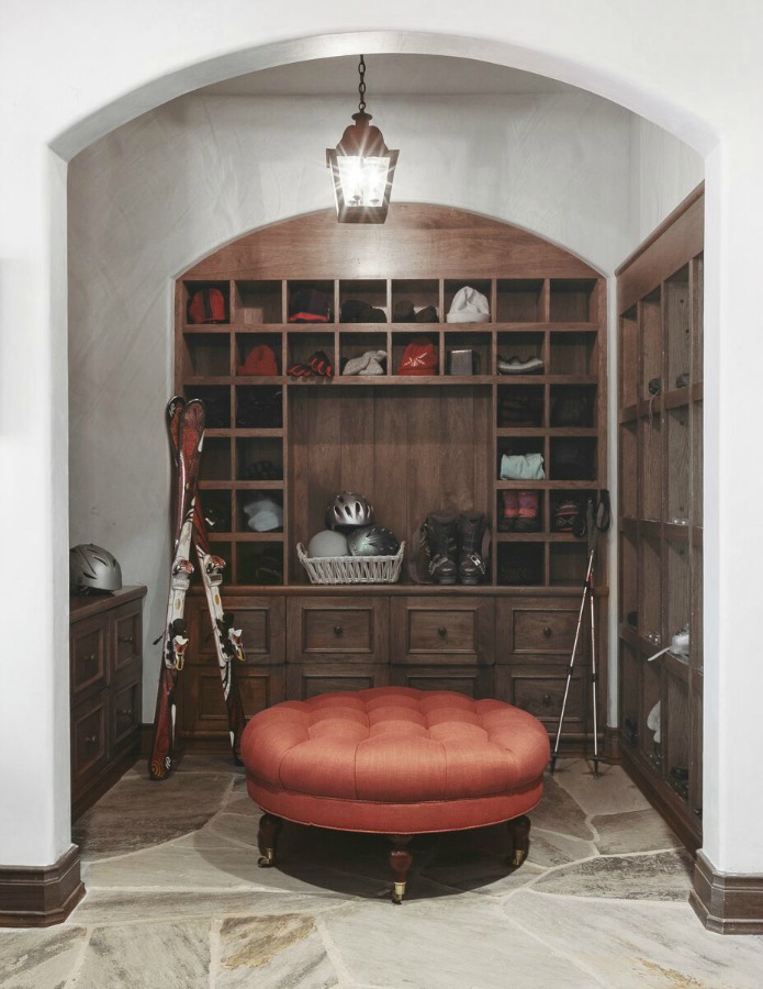 Handsome, rugged, and rustic yet sophisticated and luxurious, this Tom Stringer designed interior oozes comfort. #interiordesign #mountainlodge #luxuryhome #rusticluxe