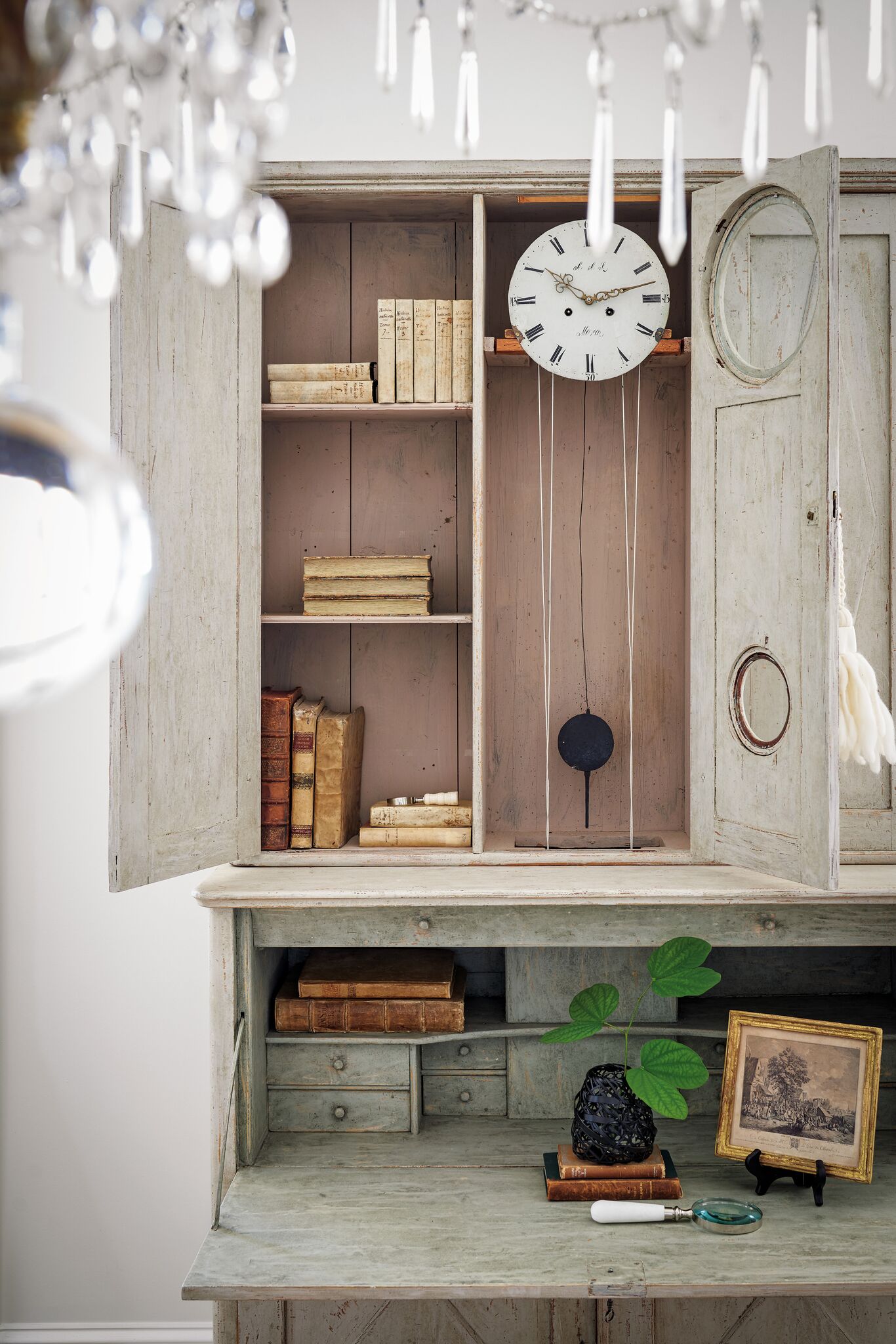 Gustavian clock secretary has cabinets beneath the desktop doubling as storage. #swedishantiques #tarashaw #interiordesign #secretary #antiques #oldworldstyle