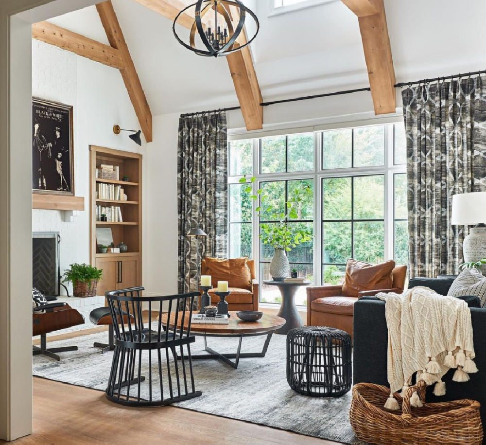 Black and white living room with design by Lynn Blackwell Design. #livingroom #blackandwhite