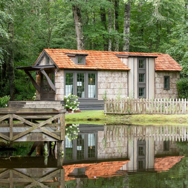 Beautifully designed tiny house cabin in Tennessee at Retreat by Oakstone - Jeffrey Dungan. #tinyhouse #housedesign #jeffreydungan