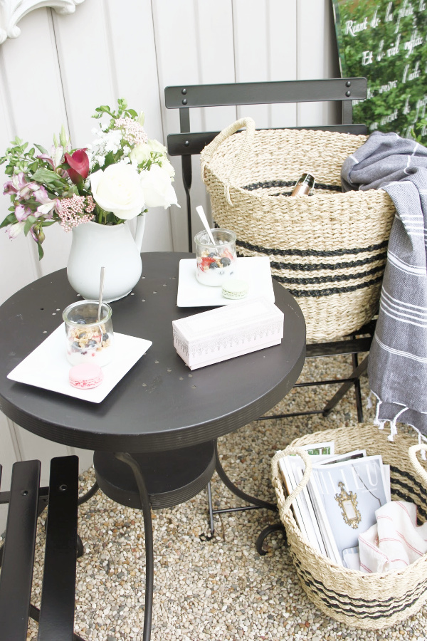 French country seagrass baskets with Frenchie black stripes are perfect for stowing summer essentials inside and out. #seagrassbaskets #frenchbaskets #homedecor #baskets #cafechairs #frenchcountrydecor #modernfrench #hellolovelystudio