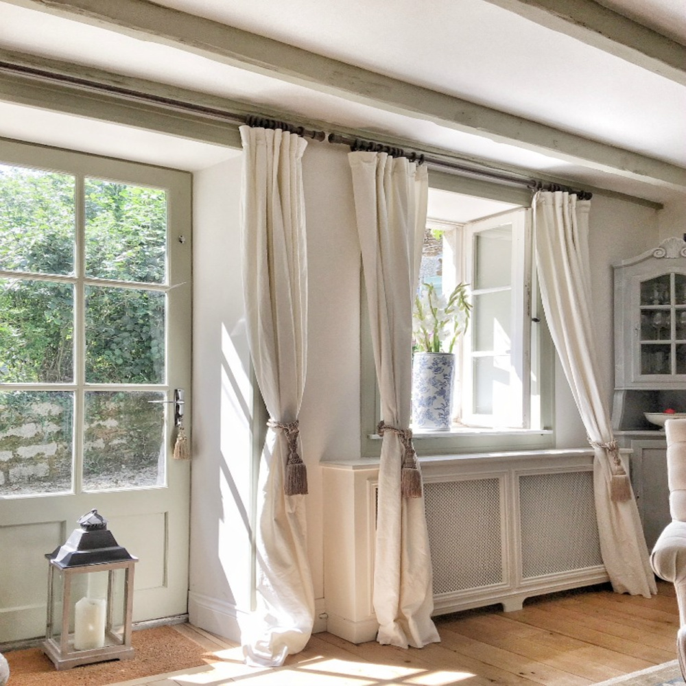 Living room. French farmhouse design inspiration, house tour, French homewares and market baskets from Vivi et Margot. Photos by Charlotte Reiss. Come be inspired on Hello Lovely and learn the paint colors used in these beautiful authentic French country interiors. #frenchfarmhouse #livingroom  #frenchcountry #designinspiration #interiordesign #vivietmargot #rusticdecor #frenchhome #frenchmarket #bordeaux #europeanfarmhouse