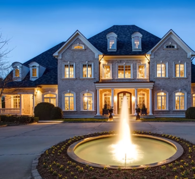 Kelly Clarkson Hendersonville Tennessee mansion exterior - a beautiful French country estate.