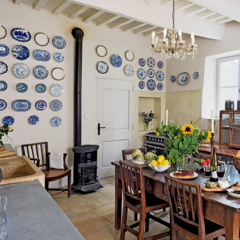 Traditional French Country kitchen in Provence in a villa available from HavenIn. #frenchcountrykitchen #frenchkitchen Rrustickitchens #provencekitchen