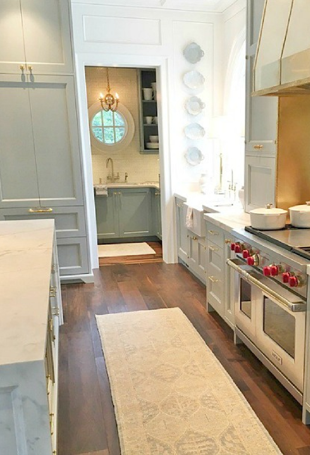 Atlanta Southeastern Designer Showhouse 2017 kitchen with Farrow & Ball Light Blue cabinets and brass hardware.#bluekitchen #farrowandballlightblue #timelesskitchen #kitchendesign #traditionalkitchen