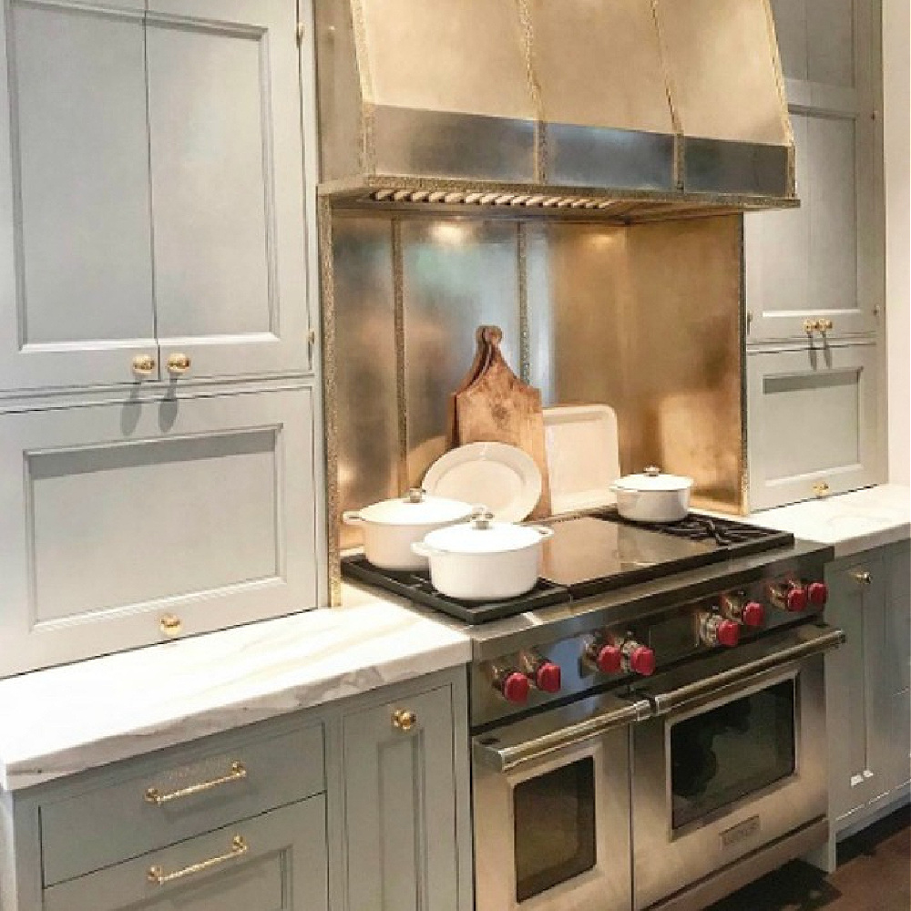 Timeless and bespoke design details and magnificent architecture in a light blue designer showhouse kitchen in 2017. #matthewquinn #traditionalkitchen #kitchendesign