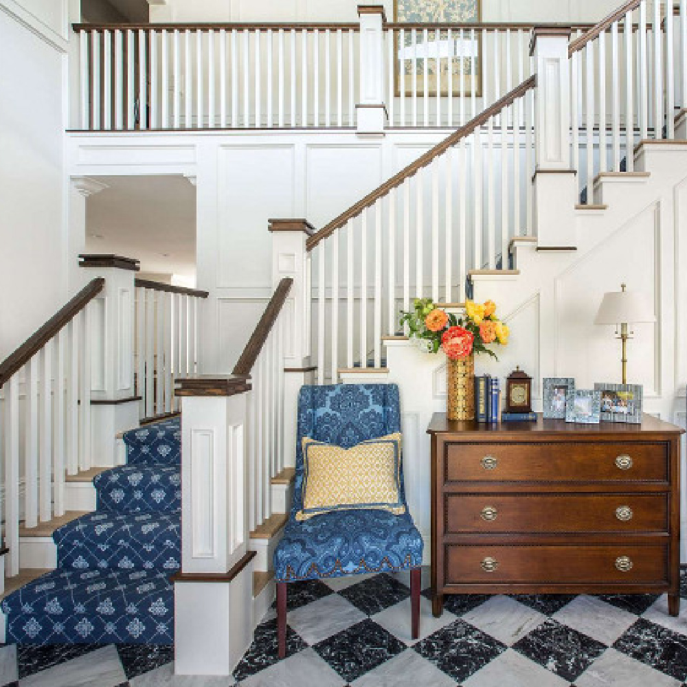 Classic entry with bold blue stair runner and accent chairs. Design by The Fox Group. #traditionalentry #traditionalstaircase #thefoxgroup #thefoxgroup #bluedecor