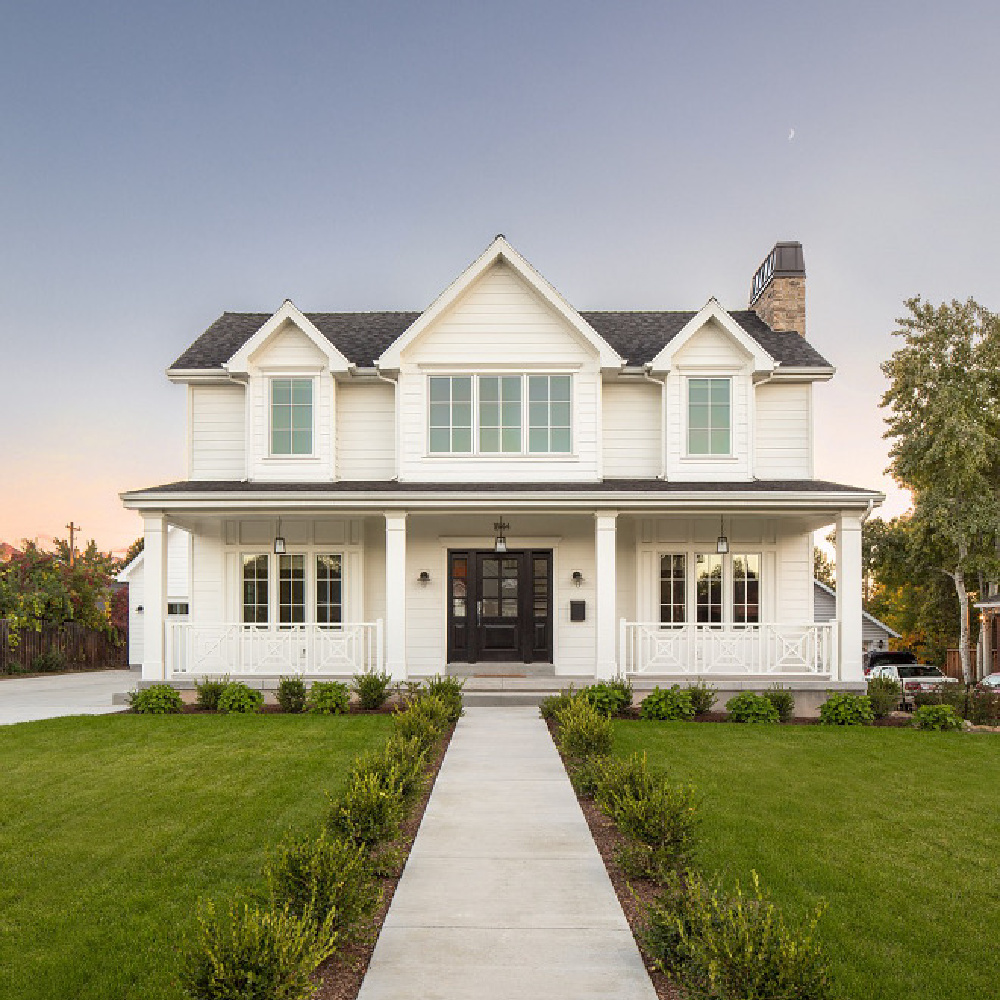 Modern farmhouse house exterior by The Fox Group. #modernfarmhouse #houseexterior #thefoxgroup #architecture