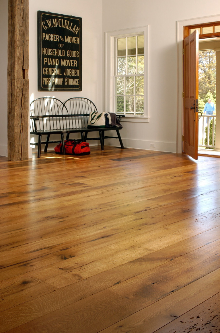 Beautiful wide plank reclaimed oak flooring (Carlisle) in a Nantucket entry with modern farmhouse decor. #flooring #interiordesign #hardwoodfloor #reclaimedflooring #oakfloor #nantucketstyle #carlisle