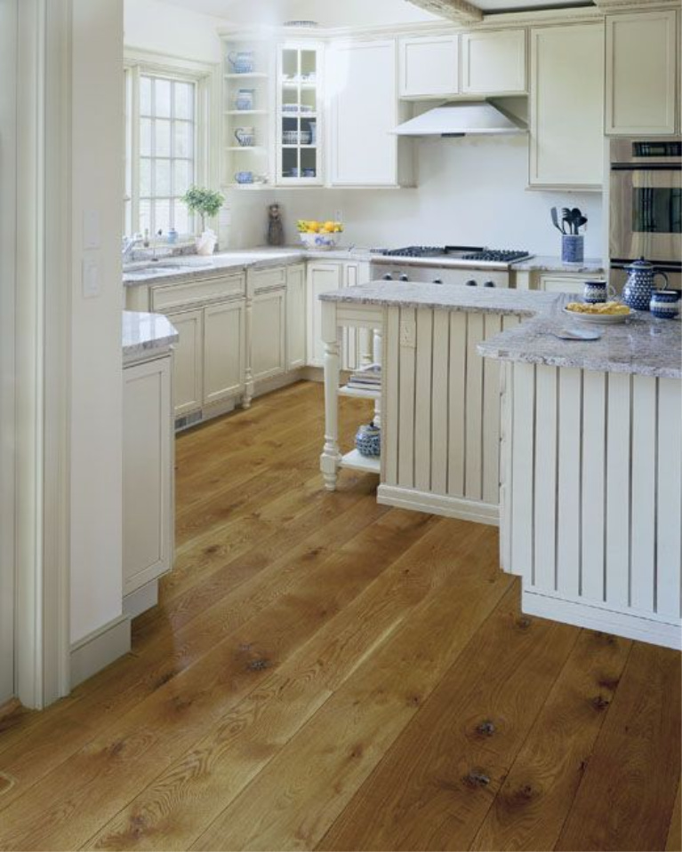 Rustic and warm classic wide plank white oak hardwood flooring in a New England kitchen. #flooring #carlisle #whiteoak #hardwoodfloor #interiordesign #kitchendesign