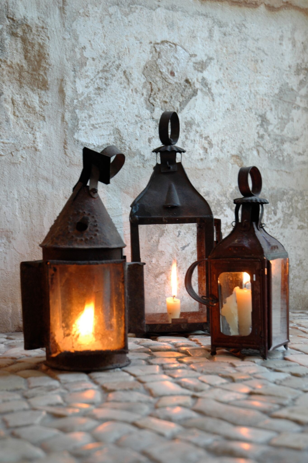 Charming antique French lanterns with candles glowing inside - Chateau Domingue. #countryfrench #antiquelanterns #bronzelantern