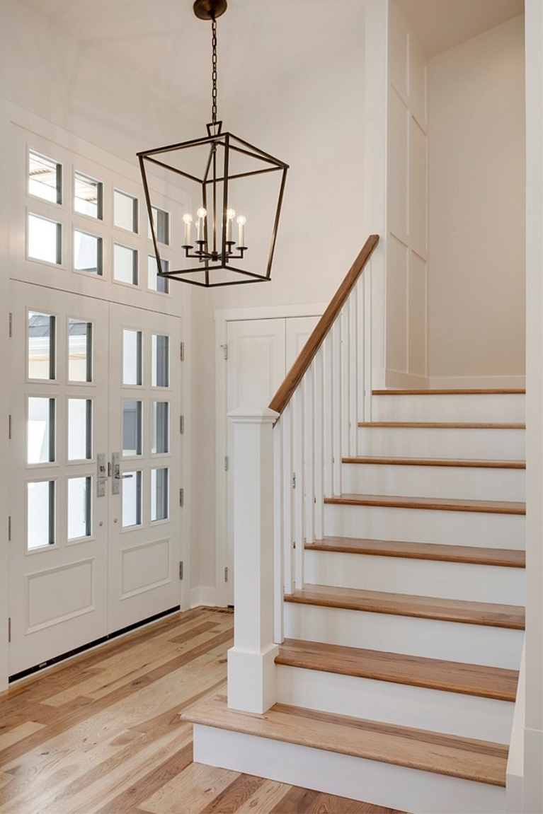 Seapearl white paint color from Benjamin Moore on the walls of an entry in a modern farmhouse by Veranda Estate Homes. #seapearl #benjaminmooreseapearl #paintcolors #interiordesign #entry #modernfarmhouse