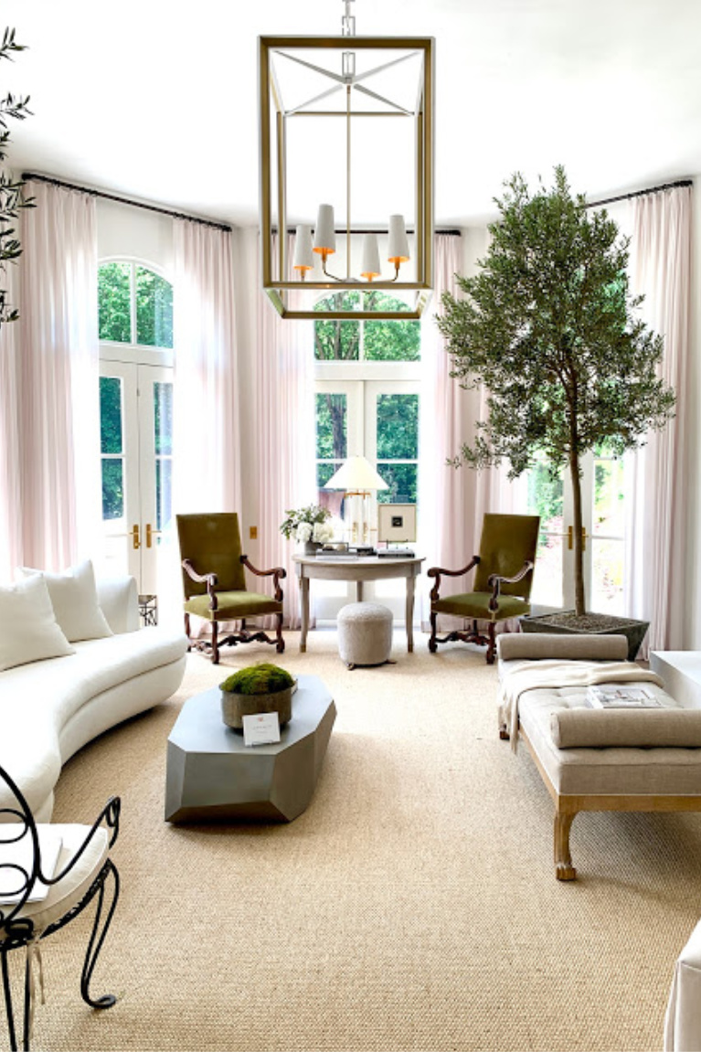 Luxurious living room designed by Amy Morris for "Villa Flora" the 2020 Southeastern Designer Showhouse. #livingrooms #interiordesign #luxurydesign #showhouse #amymorris